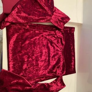 Super hot bandage below the knee, off the shoulder